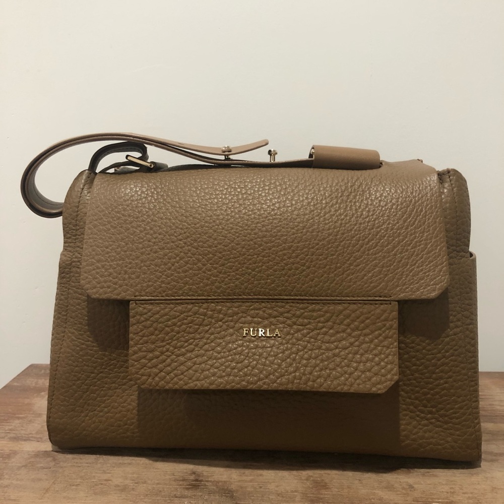 Furla Capriccio M top handle handbag